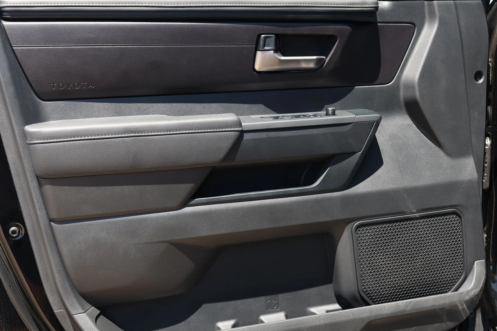 New 2026 Midnight Black Metallic Toyota SR5 image 21
