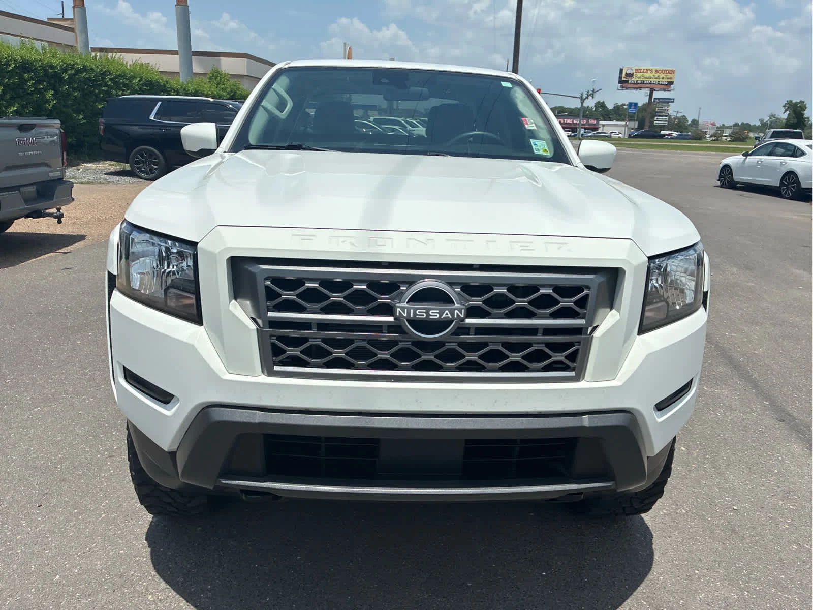 Used 2022 Glacier White Nissan SV image 8
