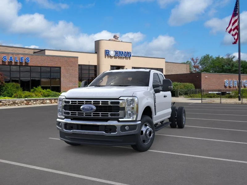 New 2026 Oxford White Ford F-350® XL image 26