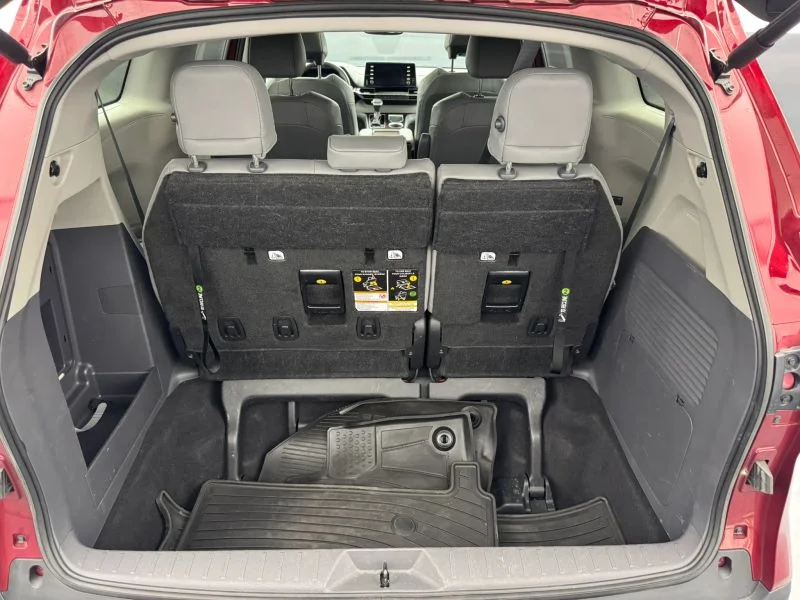 Used 2023  Toyota XLE Minivan 4D image 44