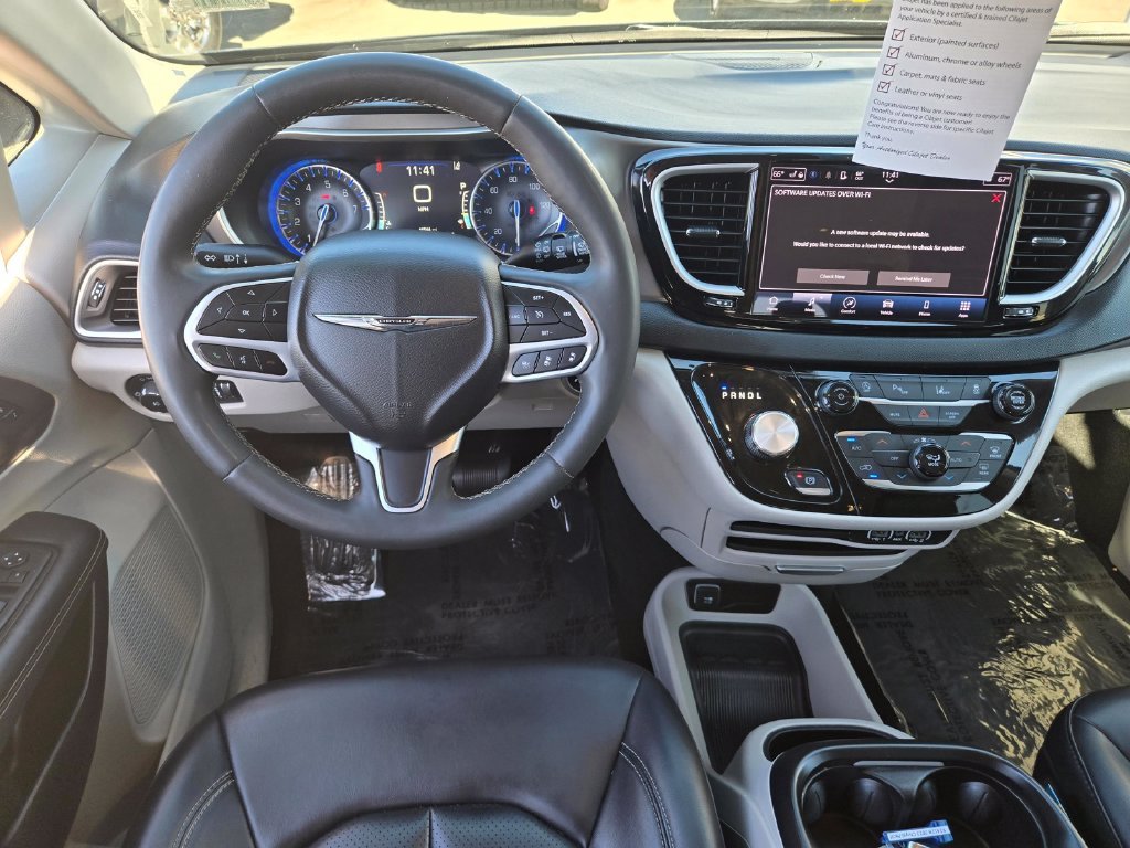 Used 2023 Black Chrysler Touring L image 13