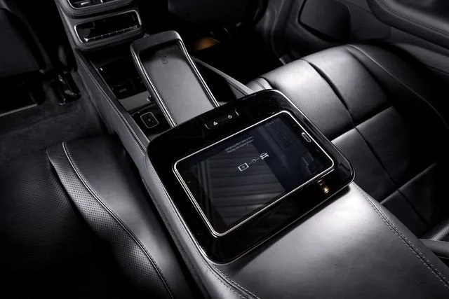 Used 2021 Maybach Two-Tone Paint Iridium Silver/Selenite Gre Mercedes-Benz Maybach GLS 600 image 29