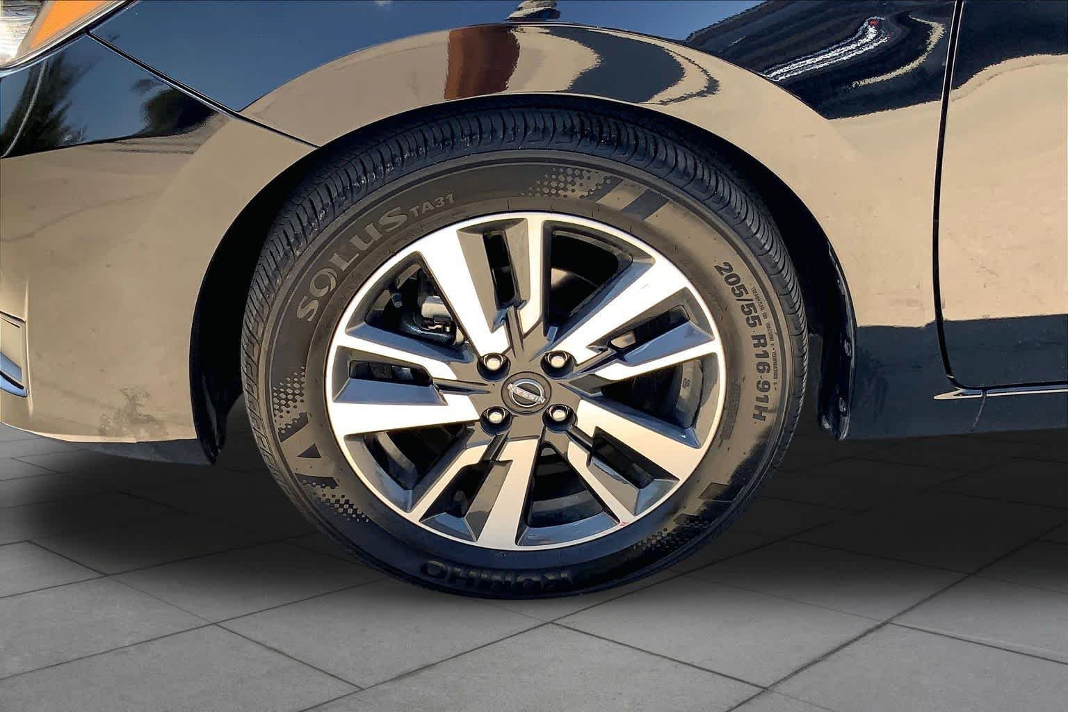 Used 2025 Super Black Nissan SV image 11