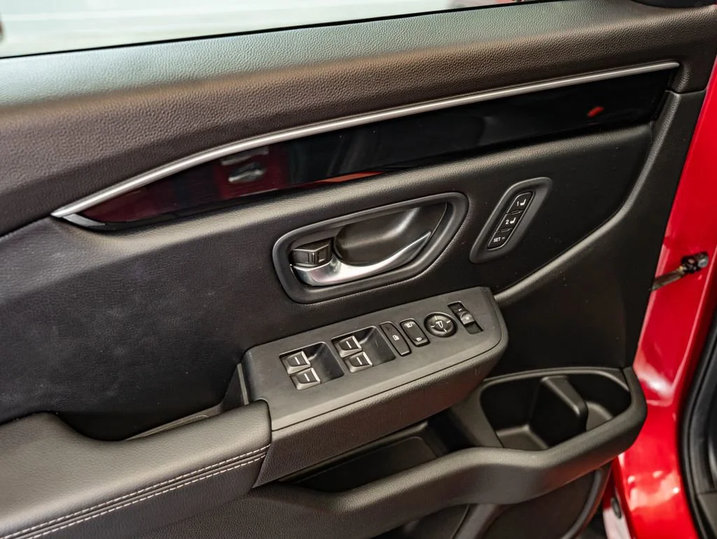 Used 2025 Radiant Red Metallic Ii Honda EX-L image 16