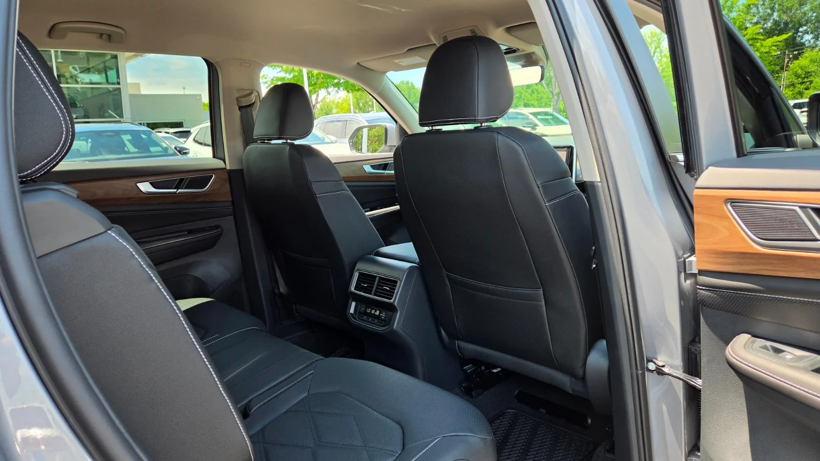 New 2026 silver mist metallic Volkswagen 2.0T SE image 58