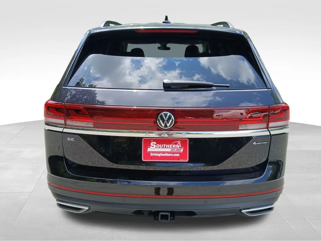 Used 2024 Black Volkswagen 2.0T SE w/Technology image 10