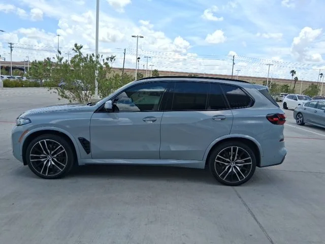 Used 2025 Gray BMW xDrive40i image 3