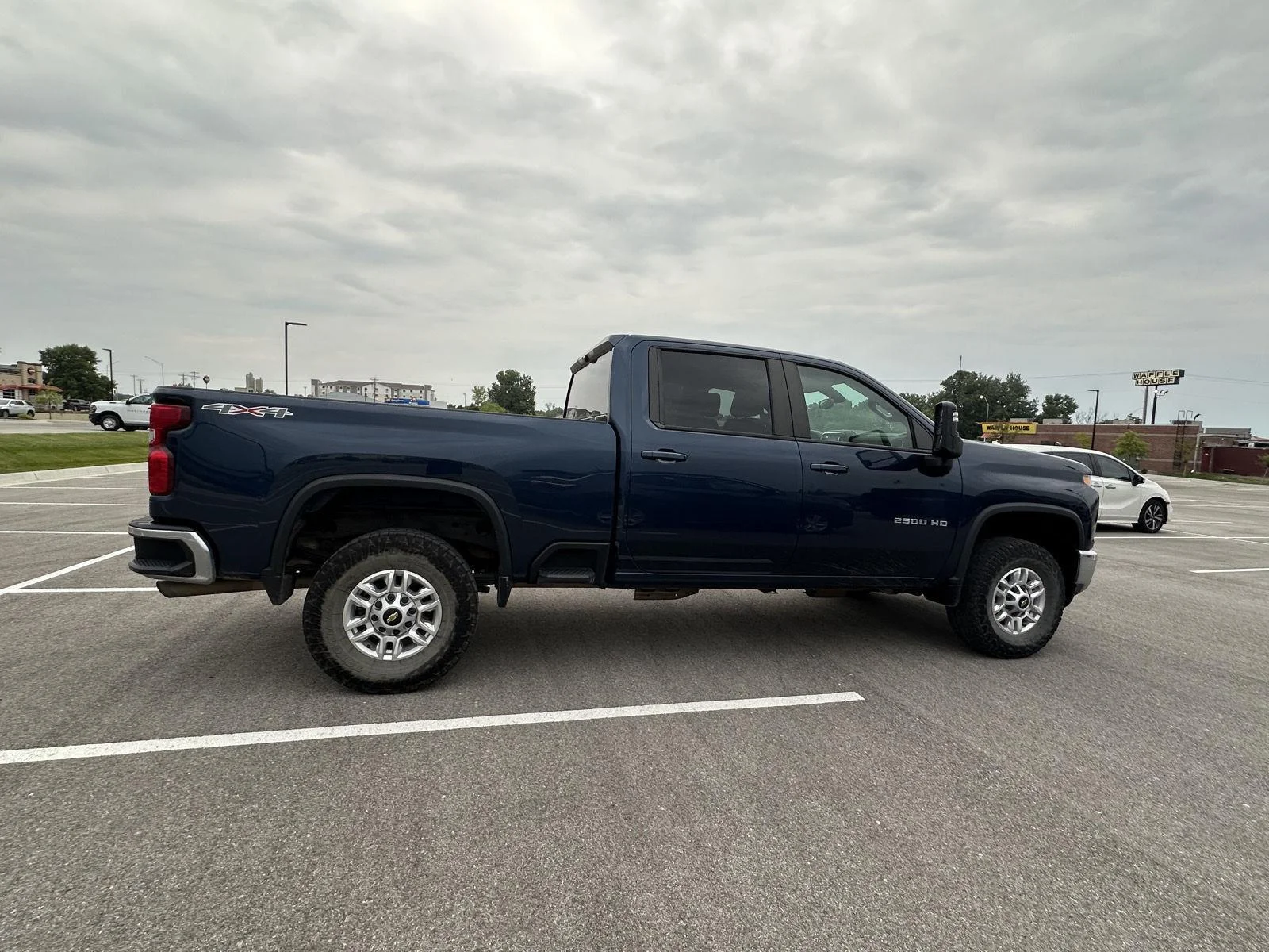 Used 2021 Northsky Blue Metallic Chevrolet LT image 4