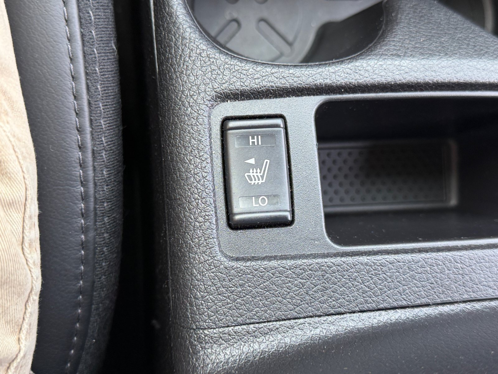 Used 2015 Super Black Nissan SL image 24