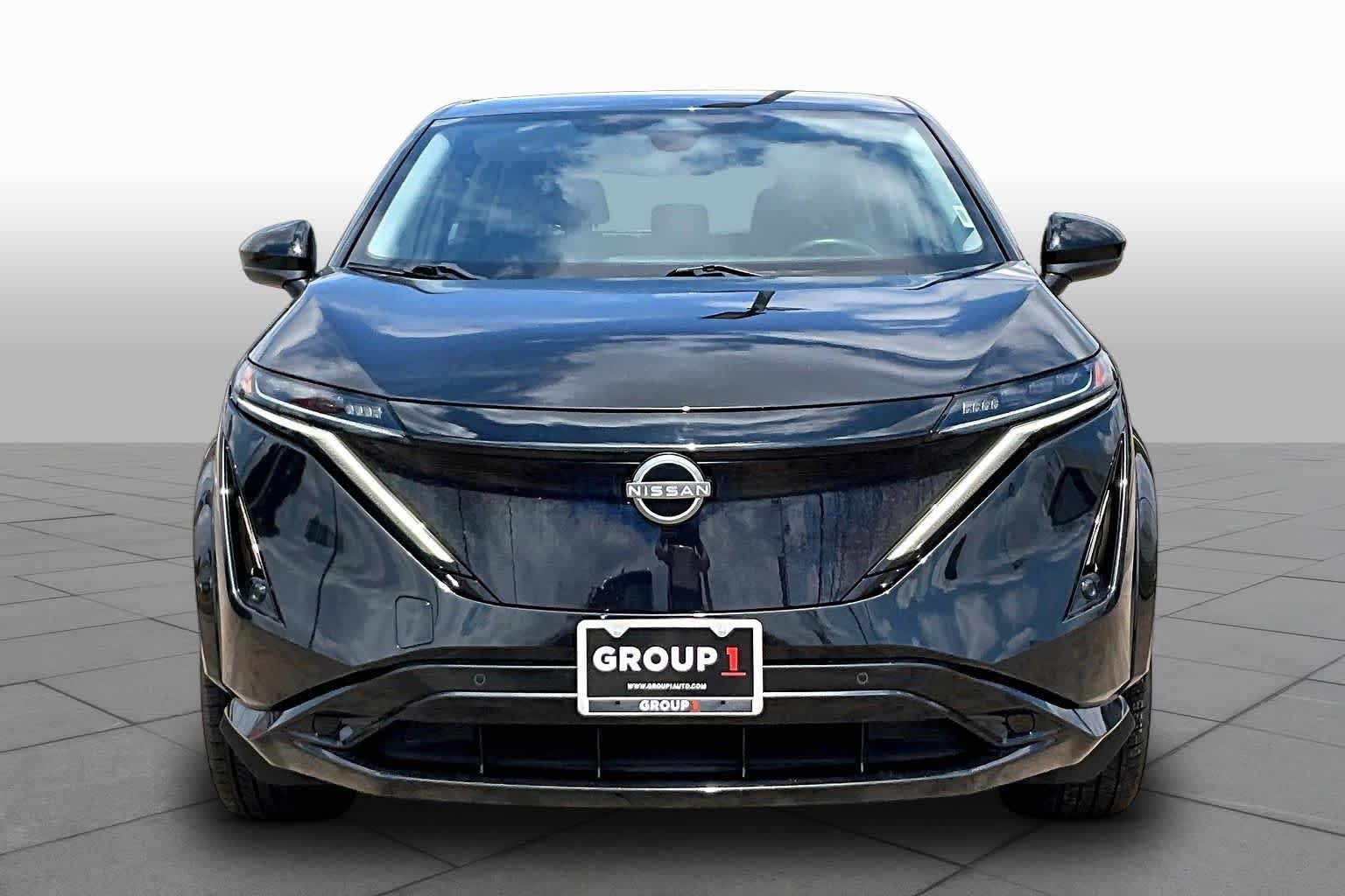 Certified Used 2023 Black Diamond Pearl Nissan VENTURE+ image 3