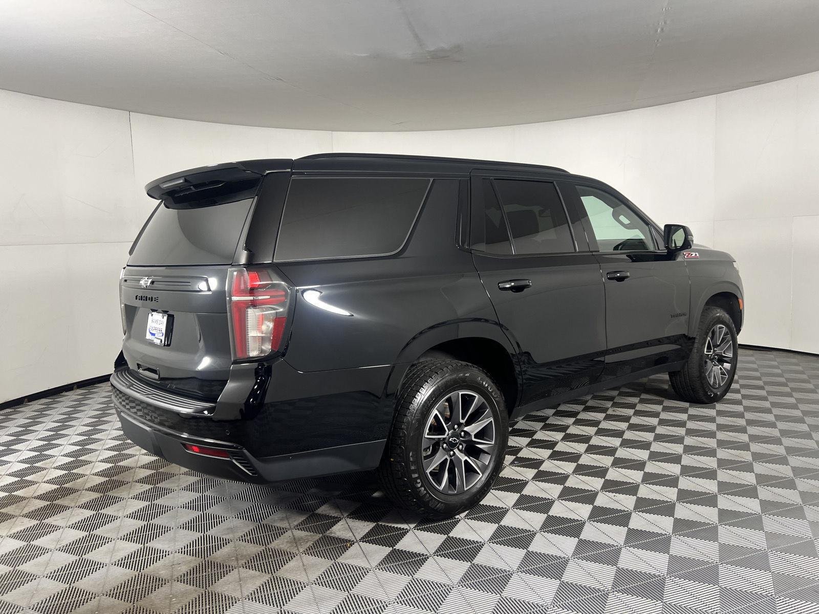 Used 2023 Black Chevrolet Z71 image 28