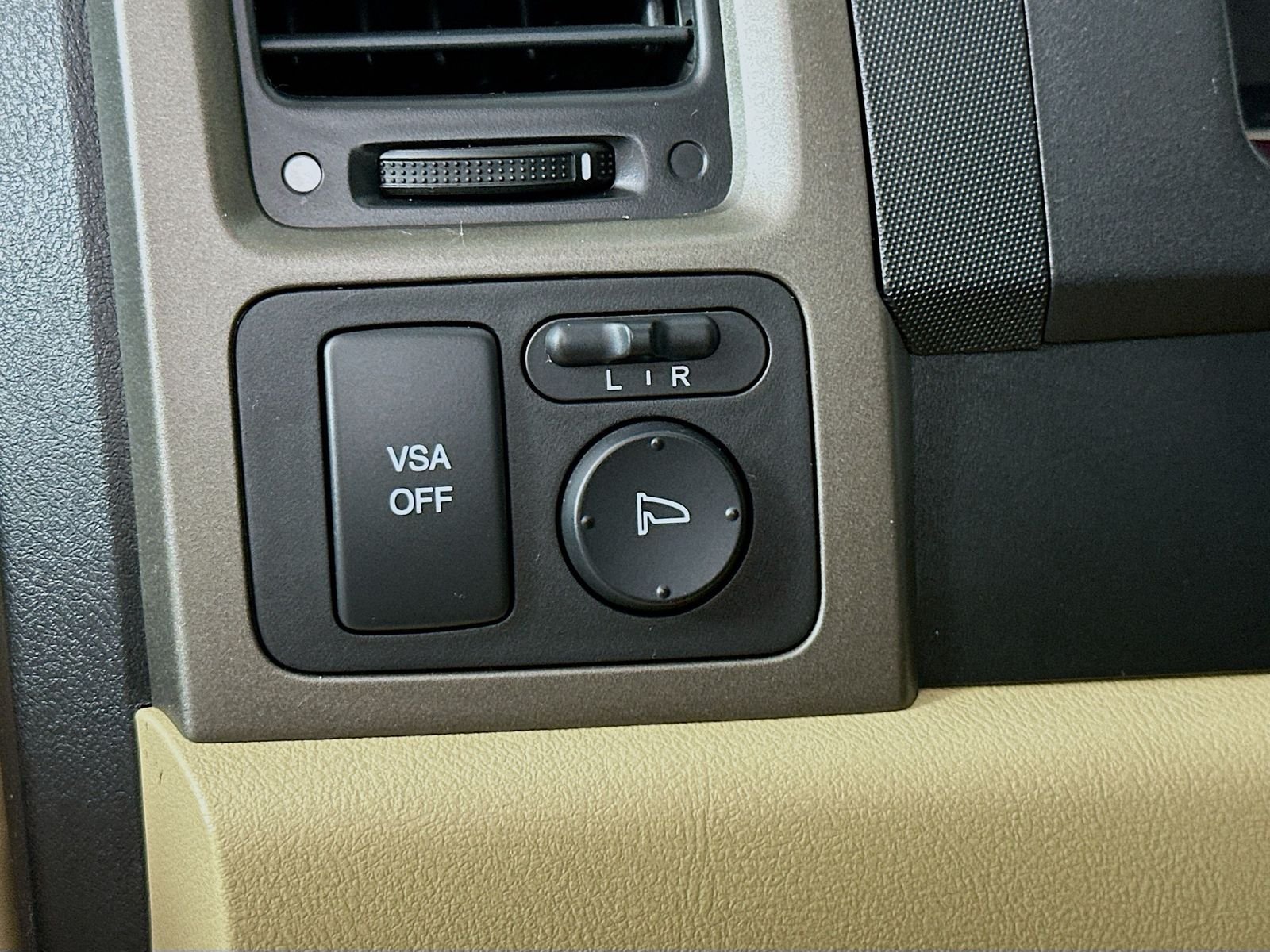 Used 2009 Borrego Beige Metallic Honda EX-L image 11