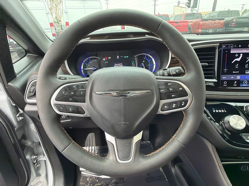 Used 2023 Silver Chrysler Pinnacle image 28