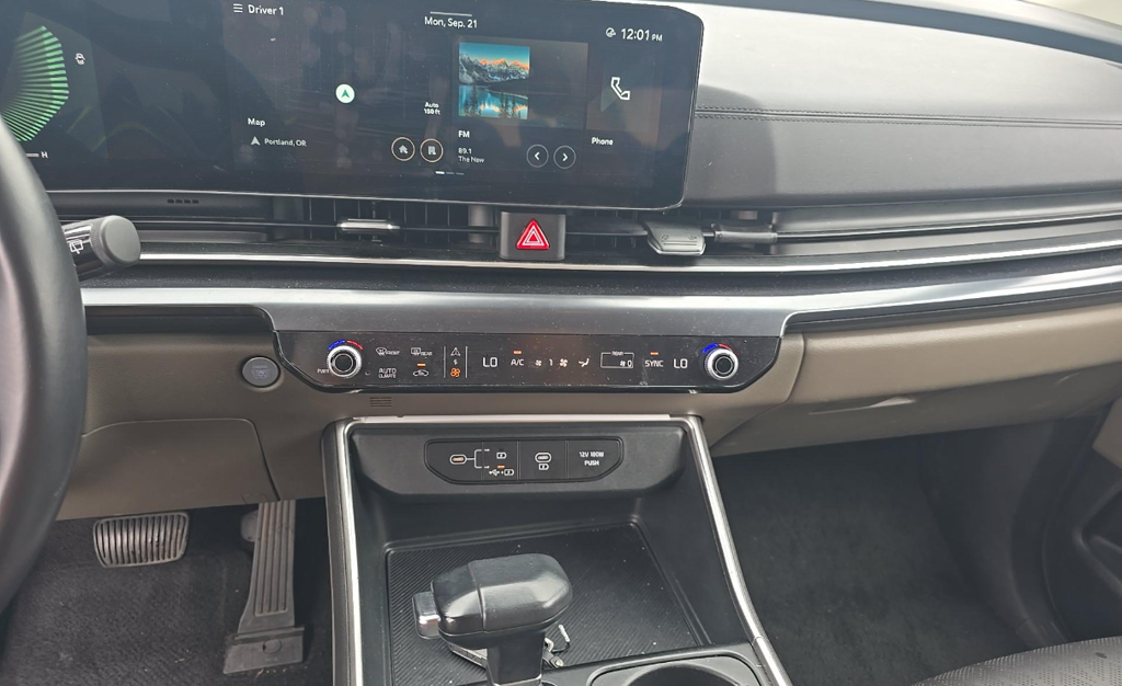Certified Used 2025  Kia LXS image 12