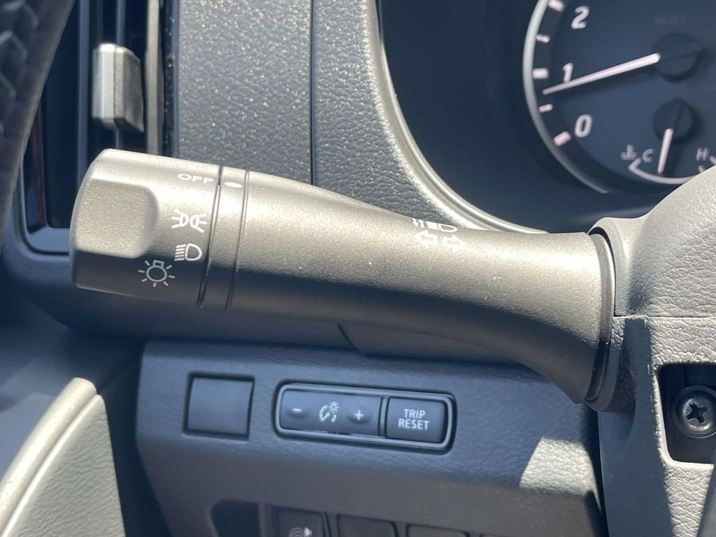 New 2026 Boulder Gray Pearl Nissan Crew Cab SV image 22