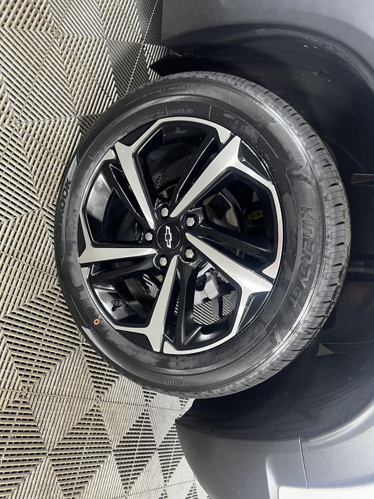 Used 2023 Summit White Chevrolet RS image 9