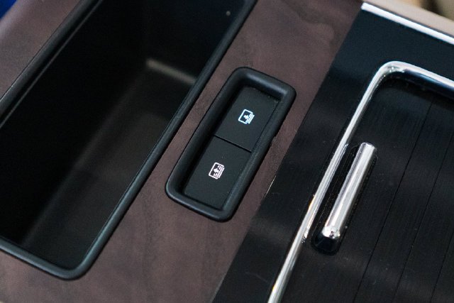 Used 2022 Blue Lincoln Grand Touring image 35