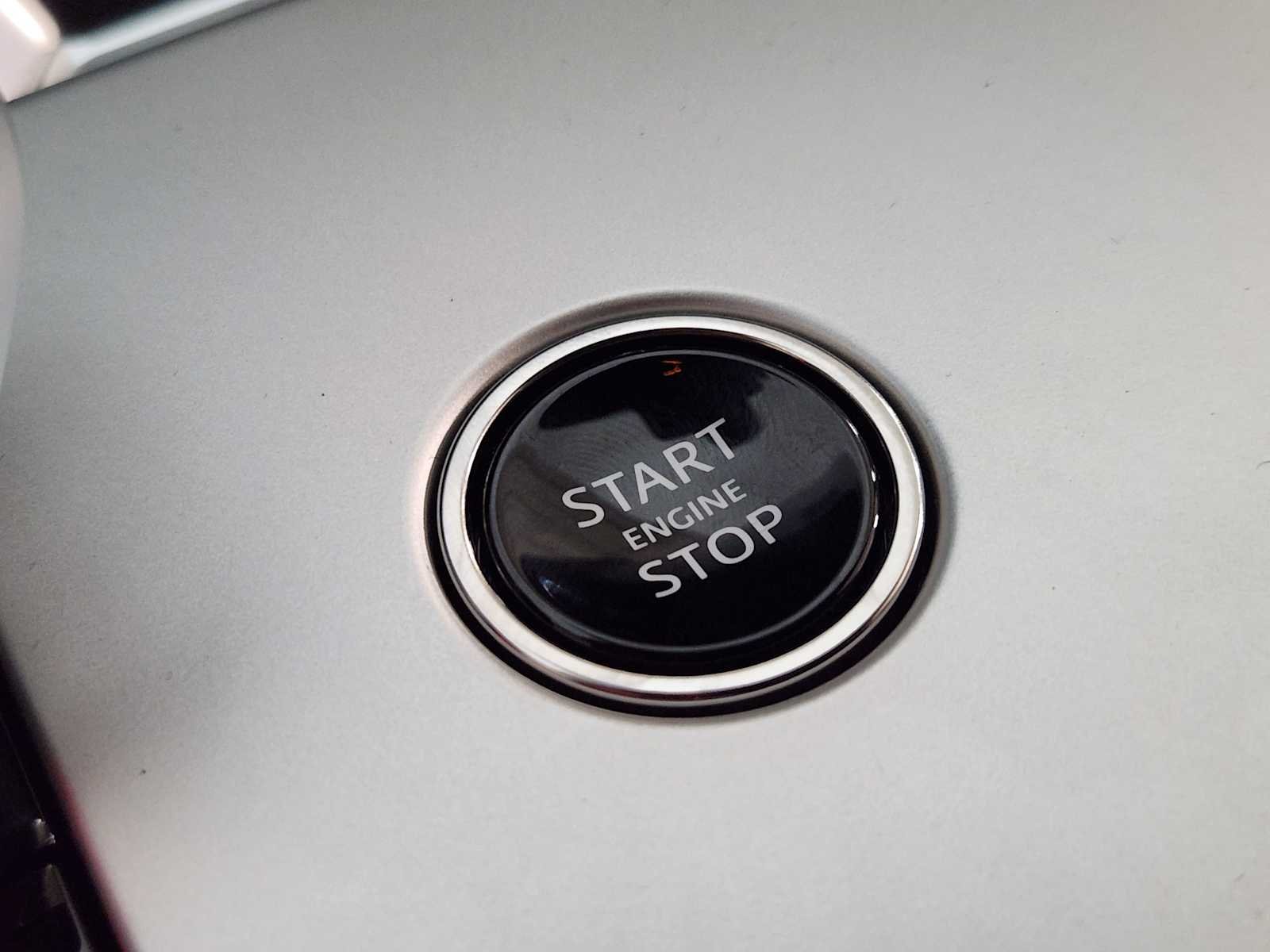 New 2026 Carpathian Grey Premium Metallic Land Rover SE image 19