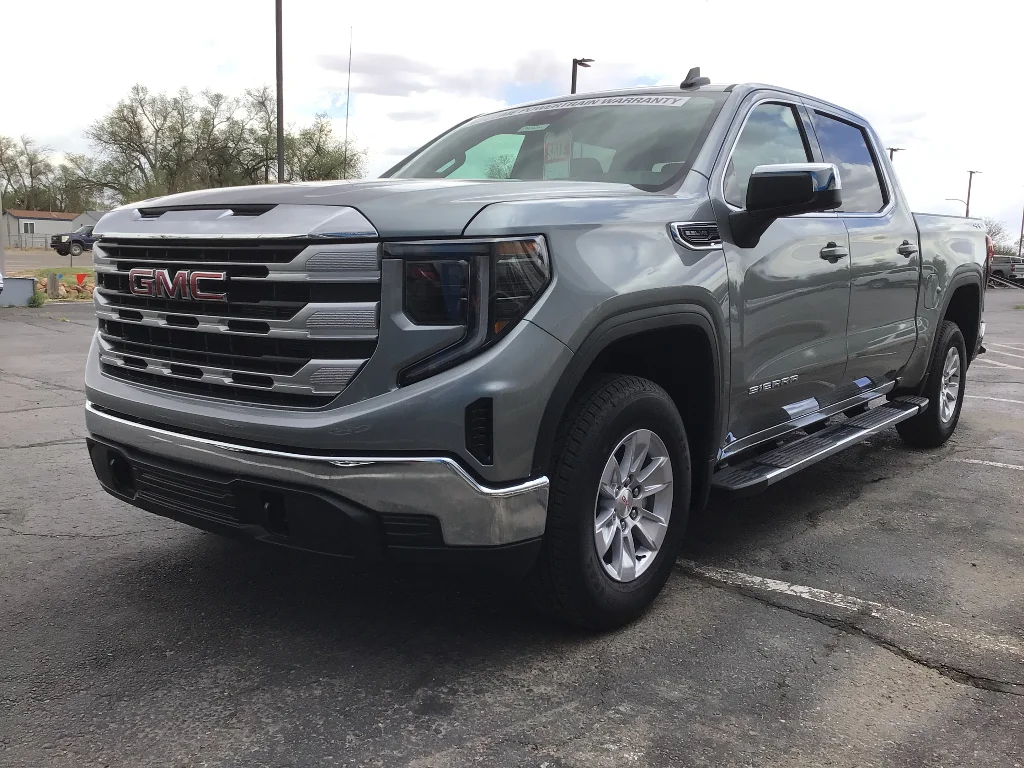 New 2026 Sterling Metallic GMC SLE image 3