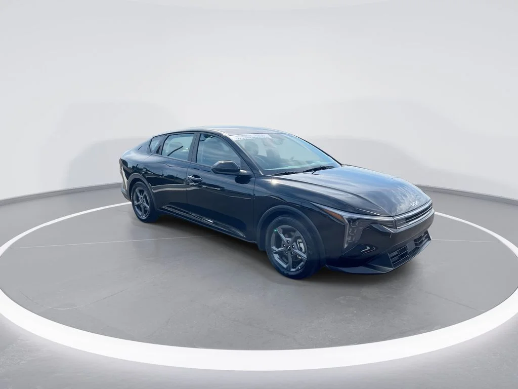Used 2025 Black Kia LXS image 2