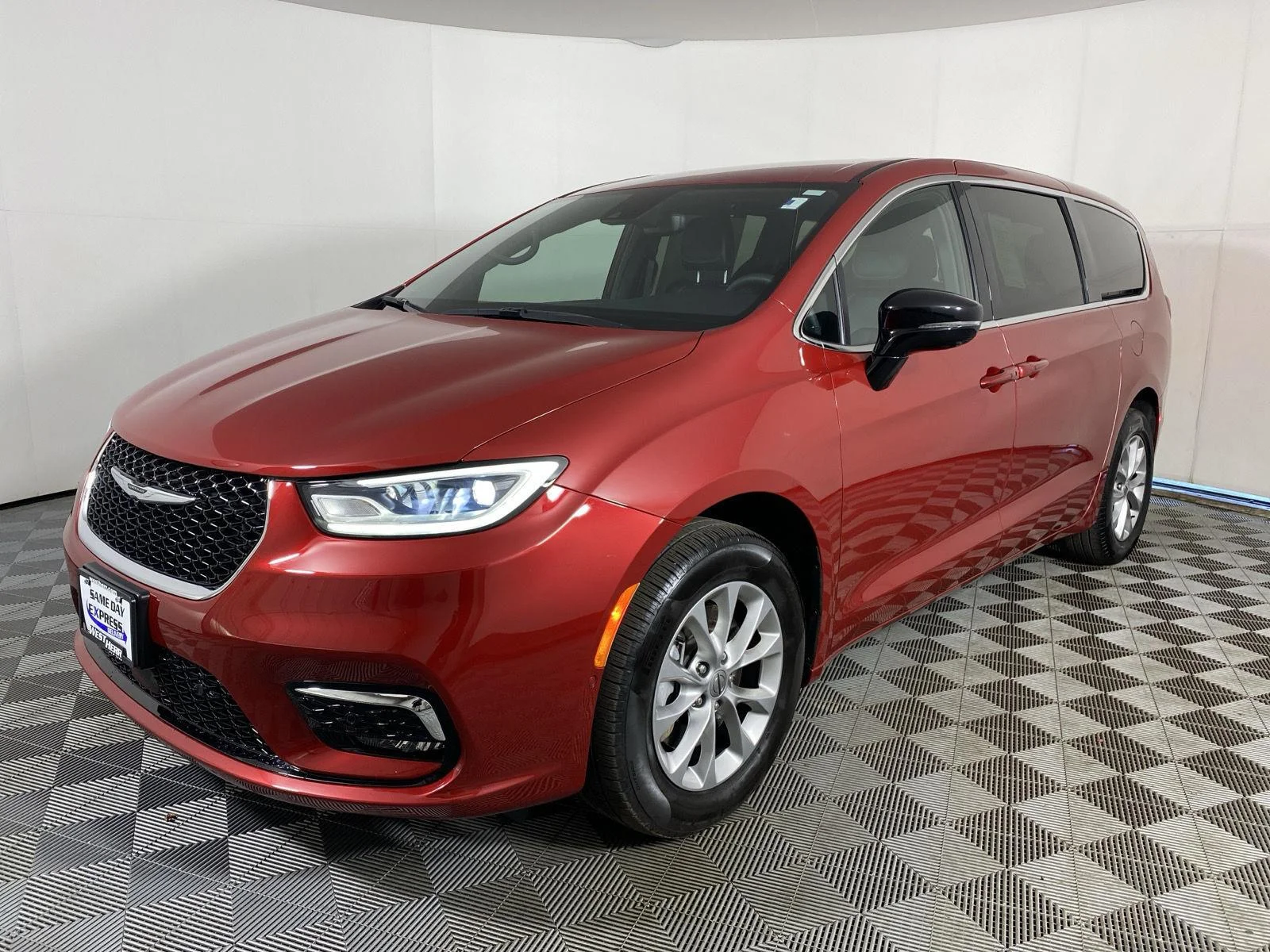 Used 2025 Red Hot Pearlcoat Chrysler Select image 10