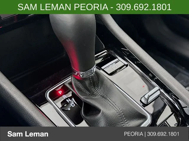 New 2026 White Jeep Latitude image 14