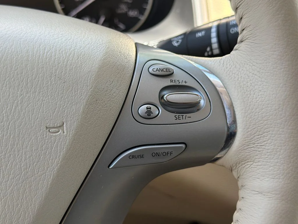 Used 2018 Pearl White Nissan SL image 23