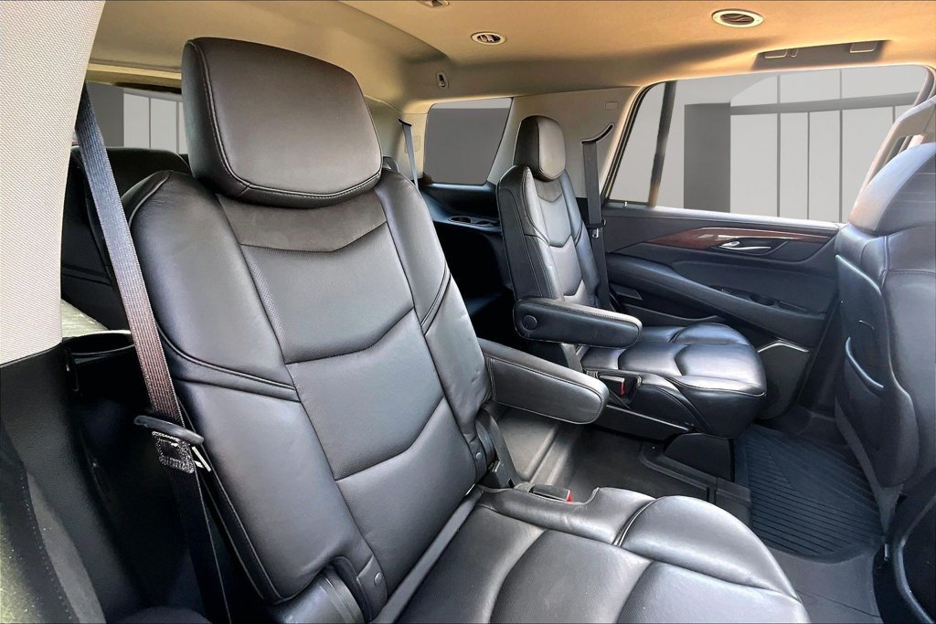 Used 2019 Silver Cadillac Luxury image 29