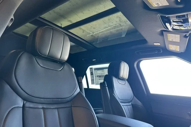 New 2026 Santorini Black Land Rover Dynamic SE image 16