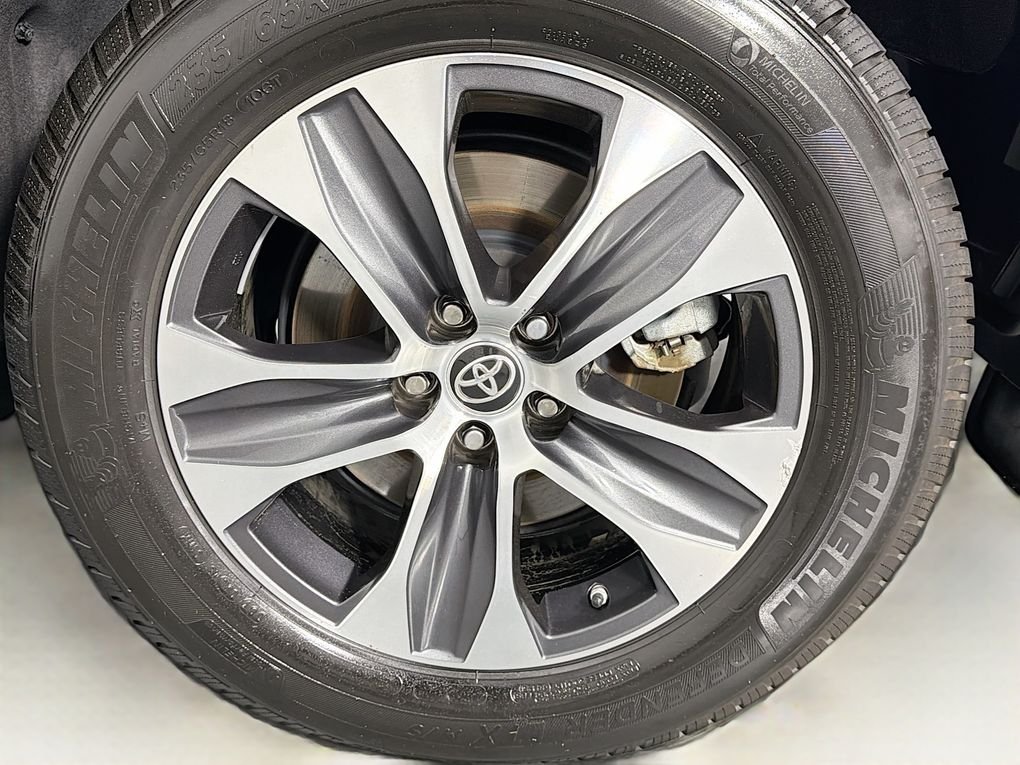 Used 2021  Toyota XLE image 32
