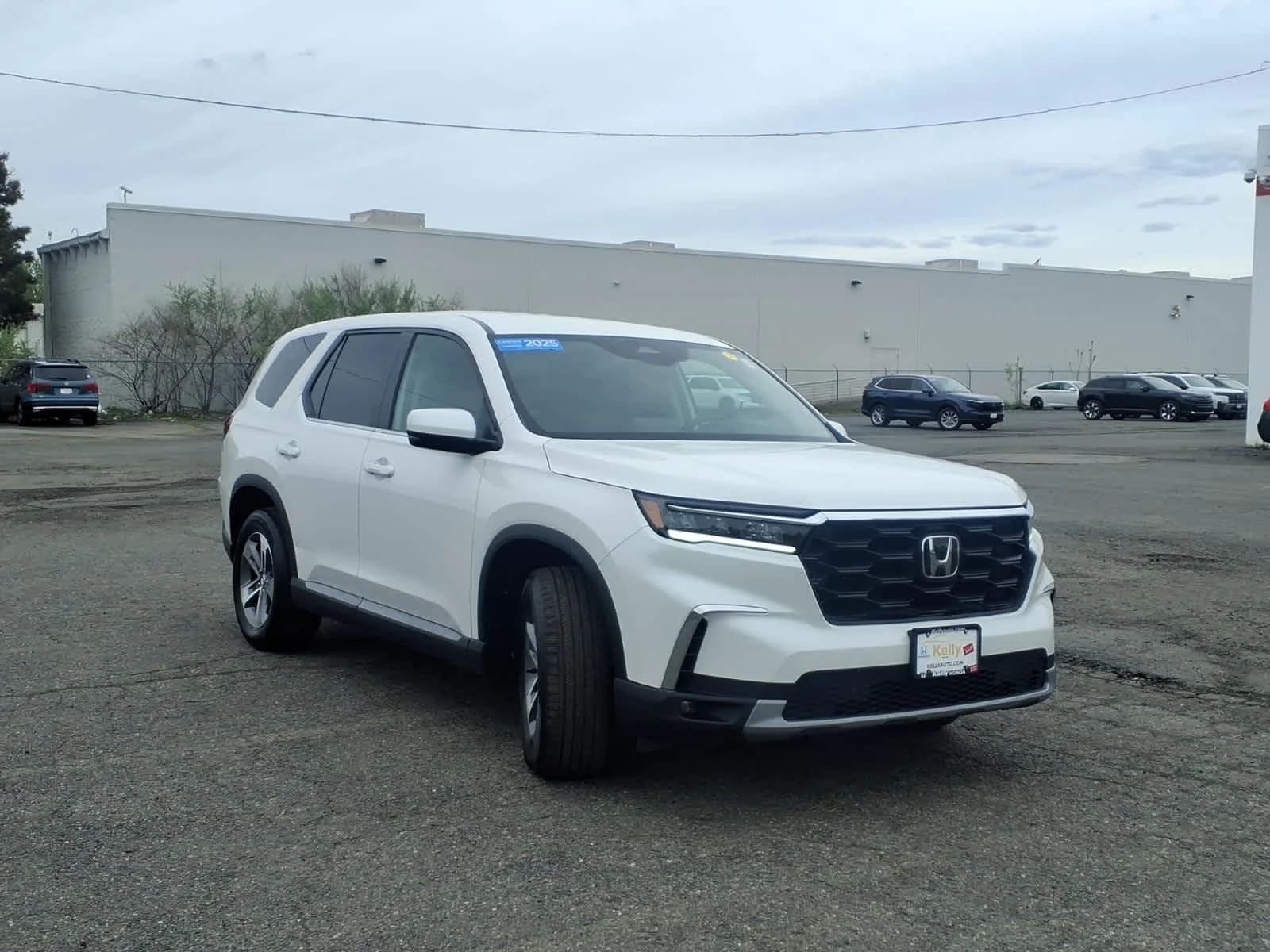 Certified Used 2025 Platinum White Pearl Honda EX-L image 3
