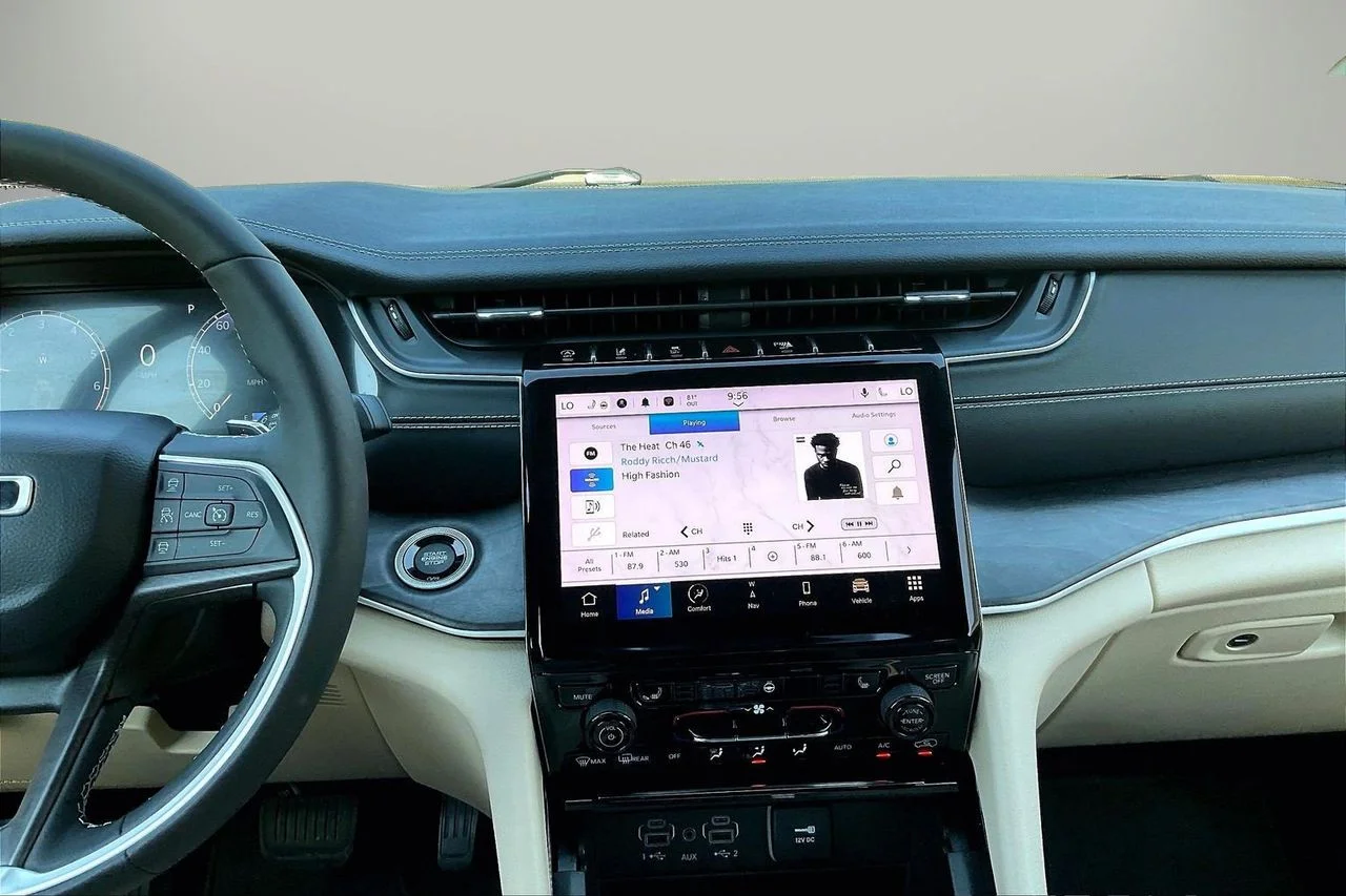 Certified Used 2023  Jeep Limited image 13