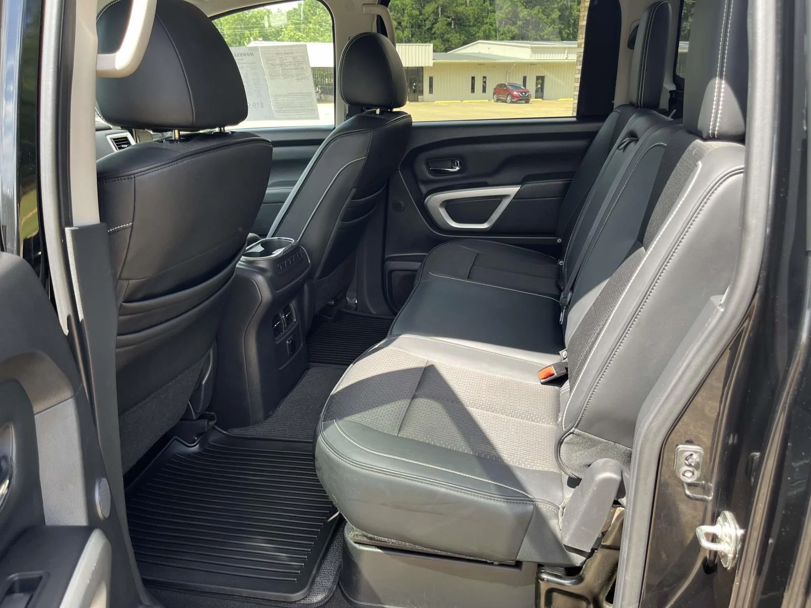 Used 2018 Magnetic Black Nissan 4x4 Crew Cab PRO-4X image 14