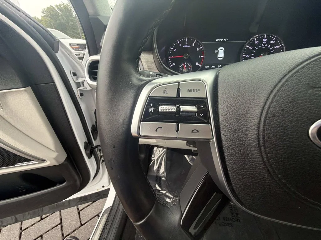 Used 2021 White Kia SX image 17