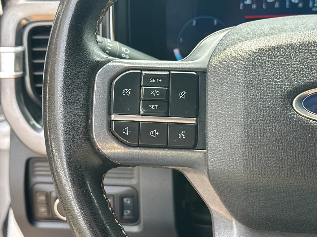 Used 2025 Oxford White Ford LARIAT image 17
