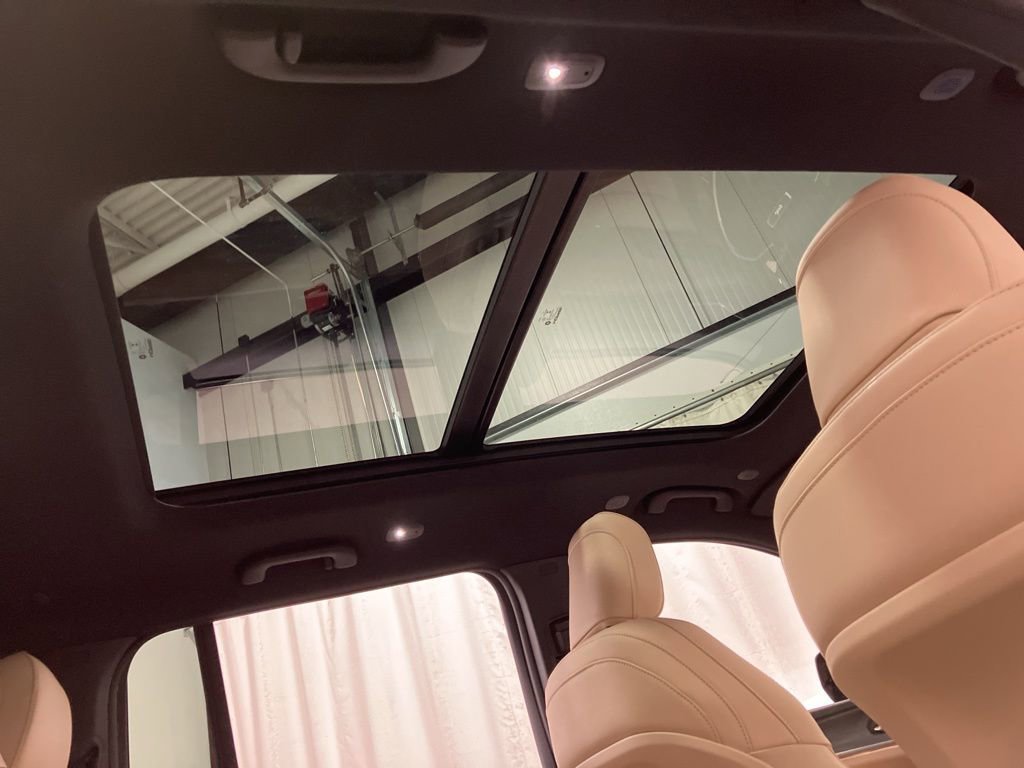 New 2026 Velvet Red Pearl-Coat Exterior Paint Jeep Limited image 9