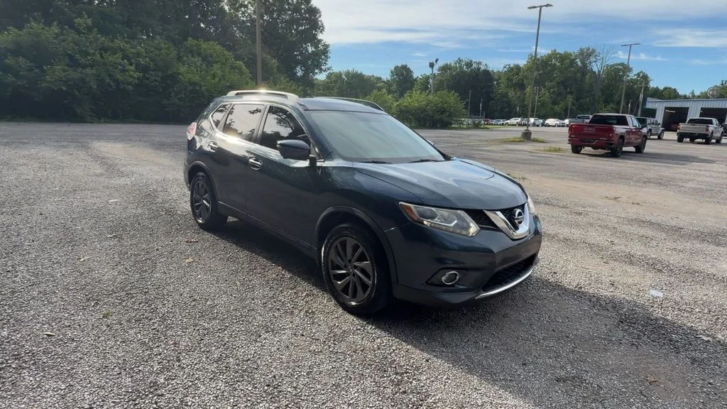 Used 2016 Blue Nissan SL image 2