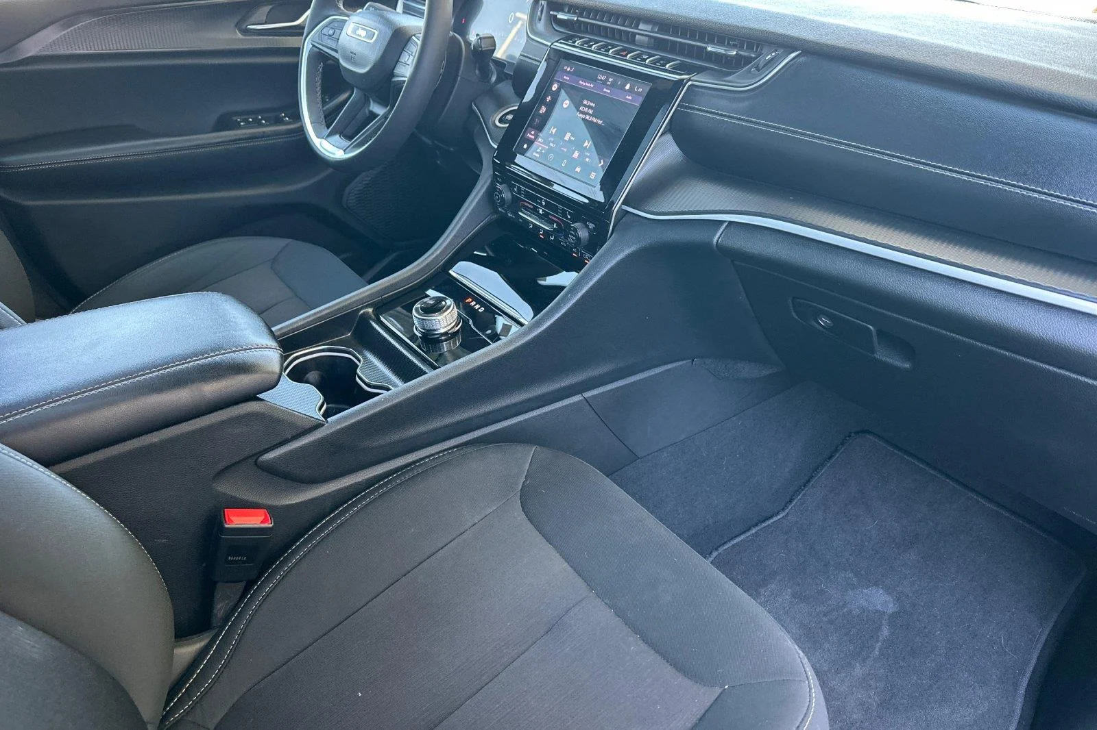 2025 Jeep Grand Cherokee Laredo - Photo 15