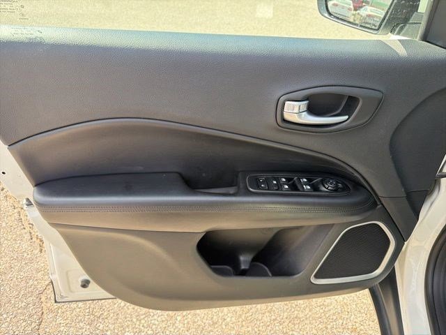 Used 2018 White Clearcoat Jeep Altitude image 11