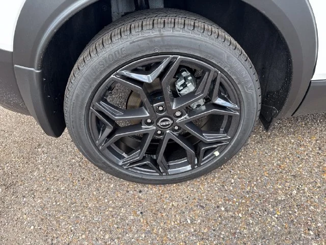 New 2027 Aspen White TriCoat / Super Black Two-tone Nissan SR image 17