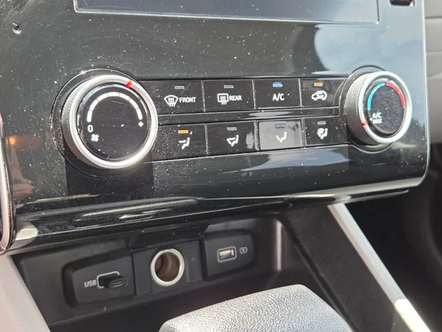 Used 2022 Black Hyundai SEL image 22