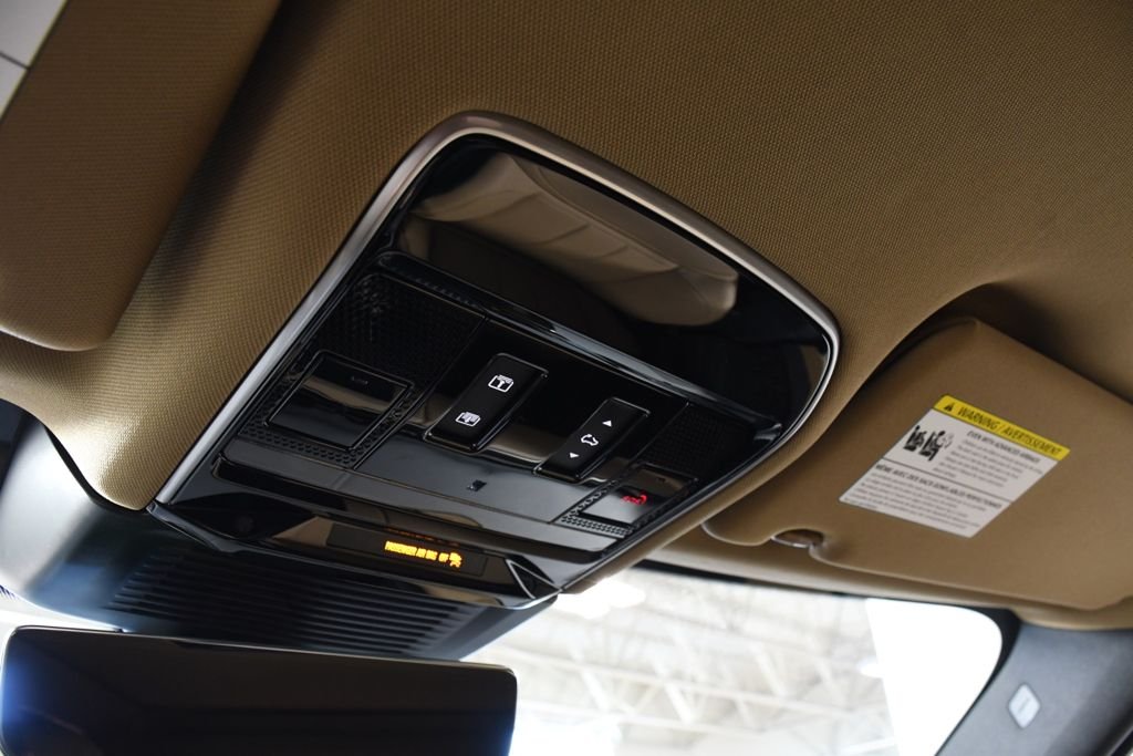 New 2026 Santorini Blk Land Rover Dynamic SE image 32