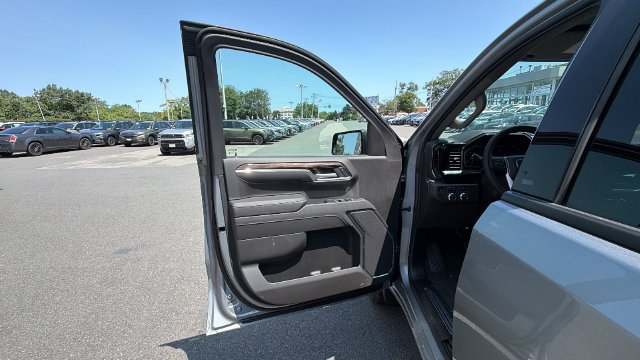 New 2026 Sterling Metallic GMC Elevation image 13