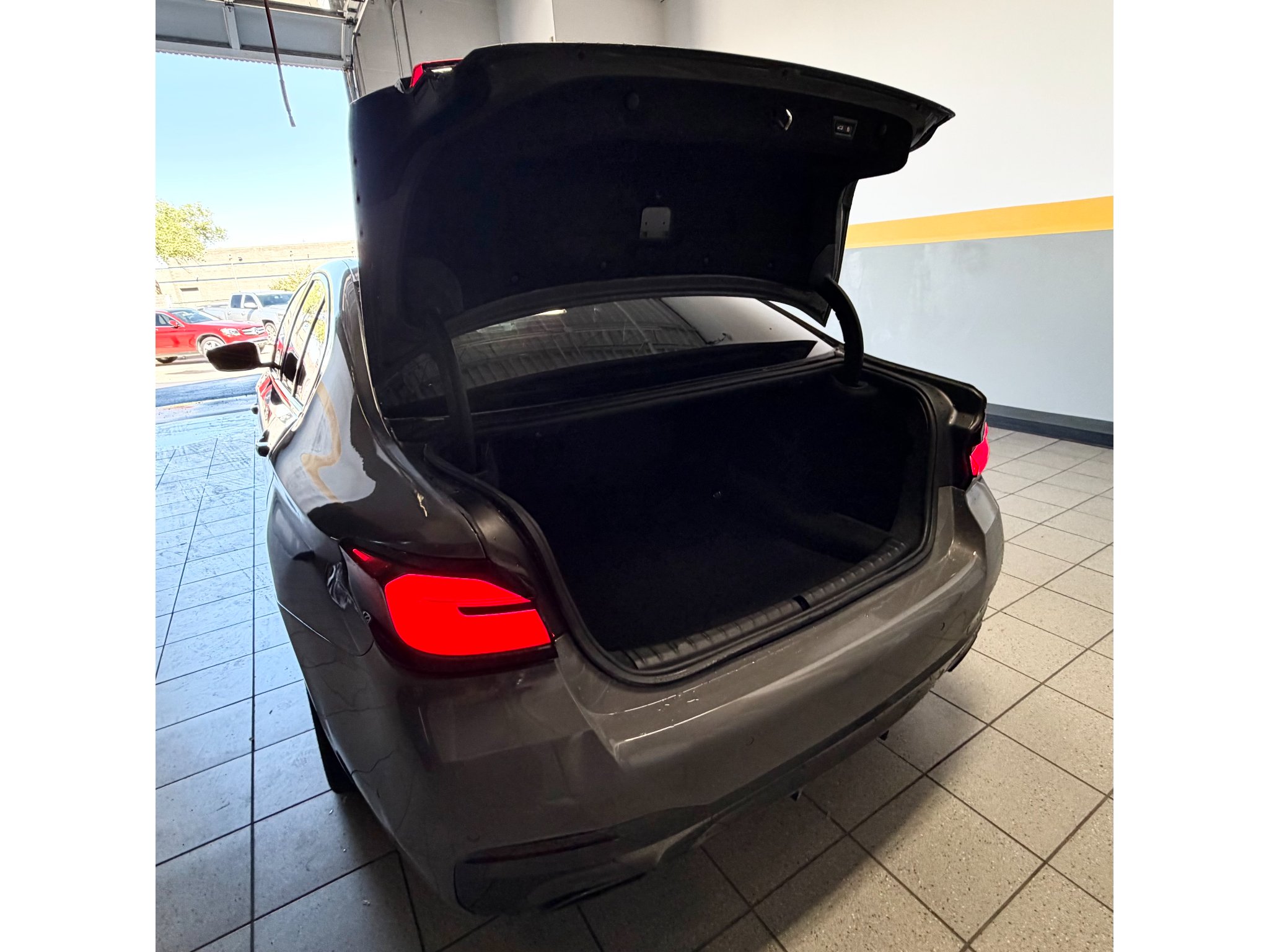 Used 2022 Bernina Grey Amber Effect Metallic BMW 530i image 9