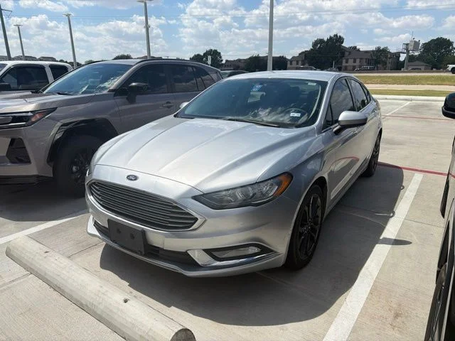 Used 2018 Silver Ford SE image 1