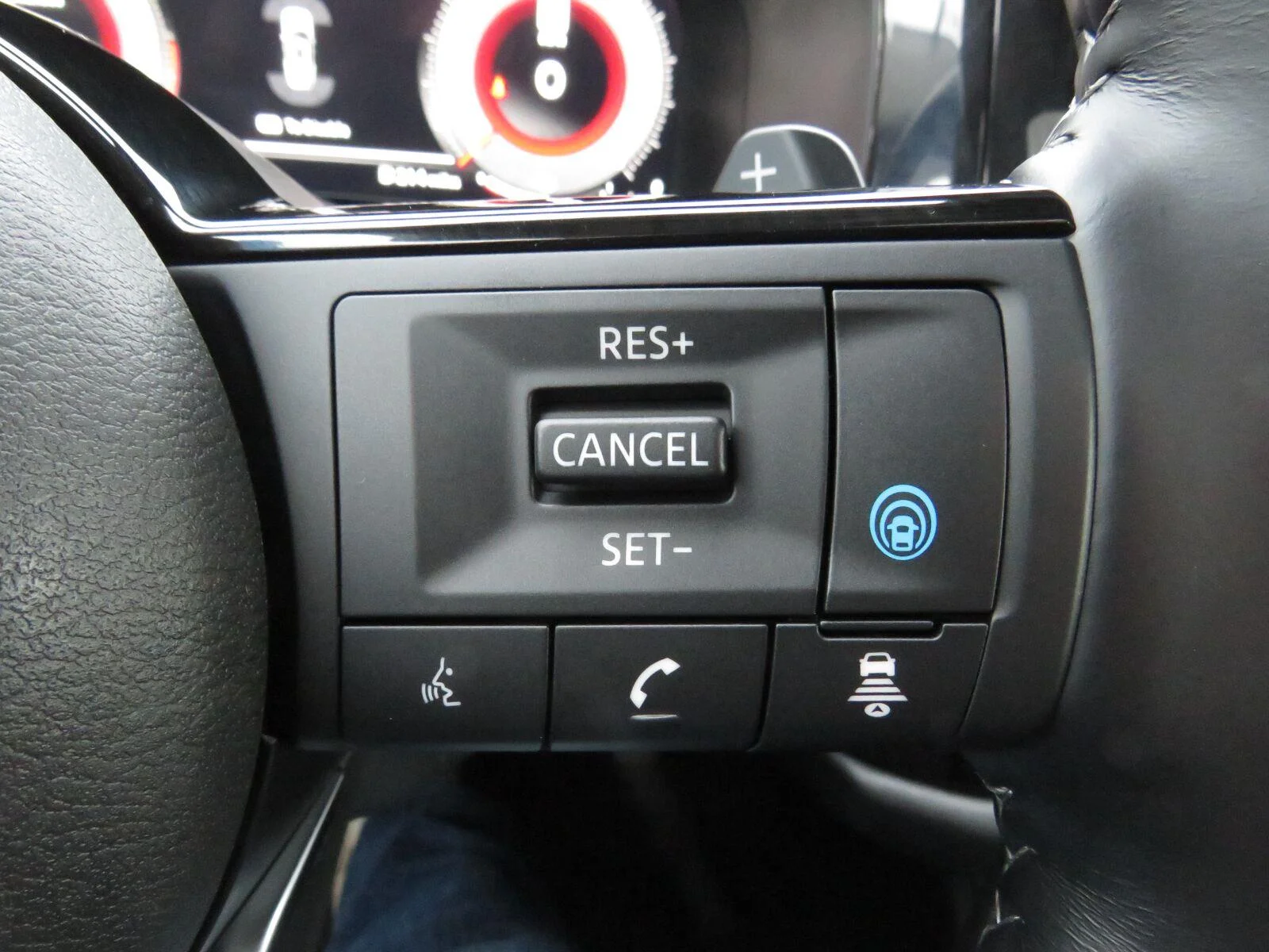 Used 2025 Solid Gray/Super Black Nissan Platinum image 37