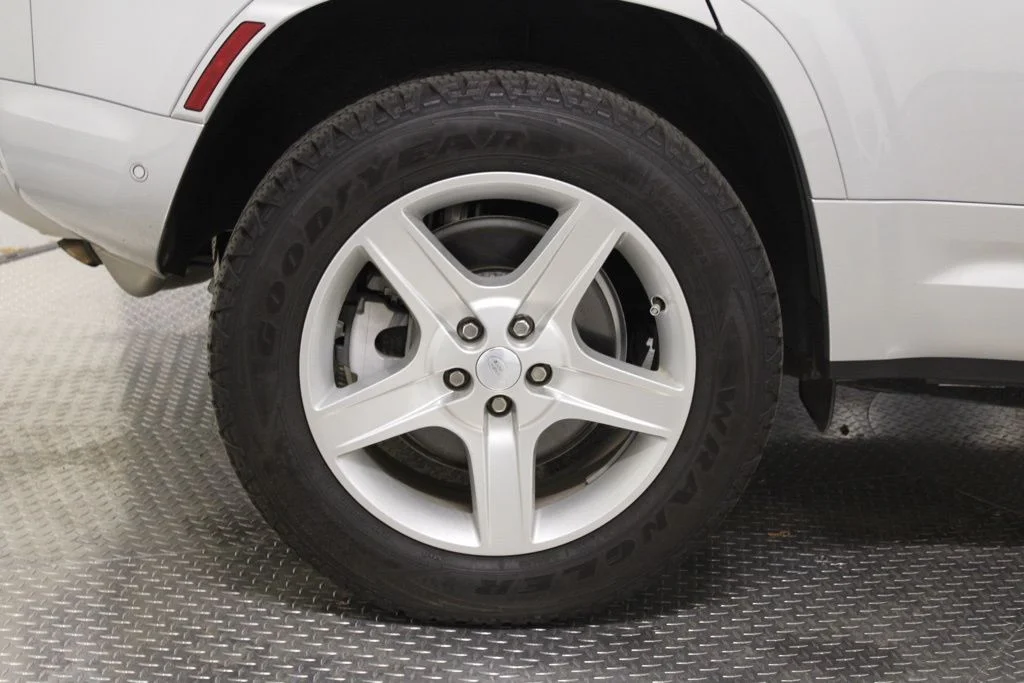 Used 2022 Silver Land Rover XS Edition image 57