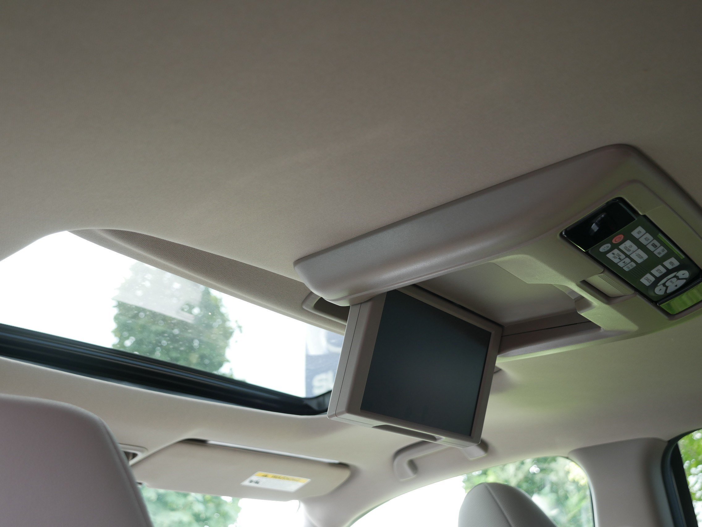 Used 2017 White Diamond Pearl Honda Touring image 32