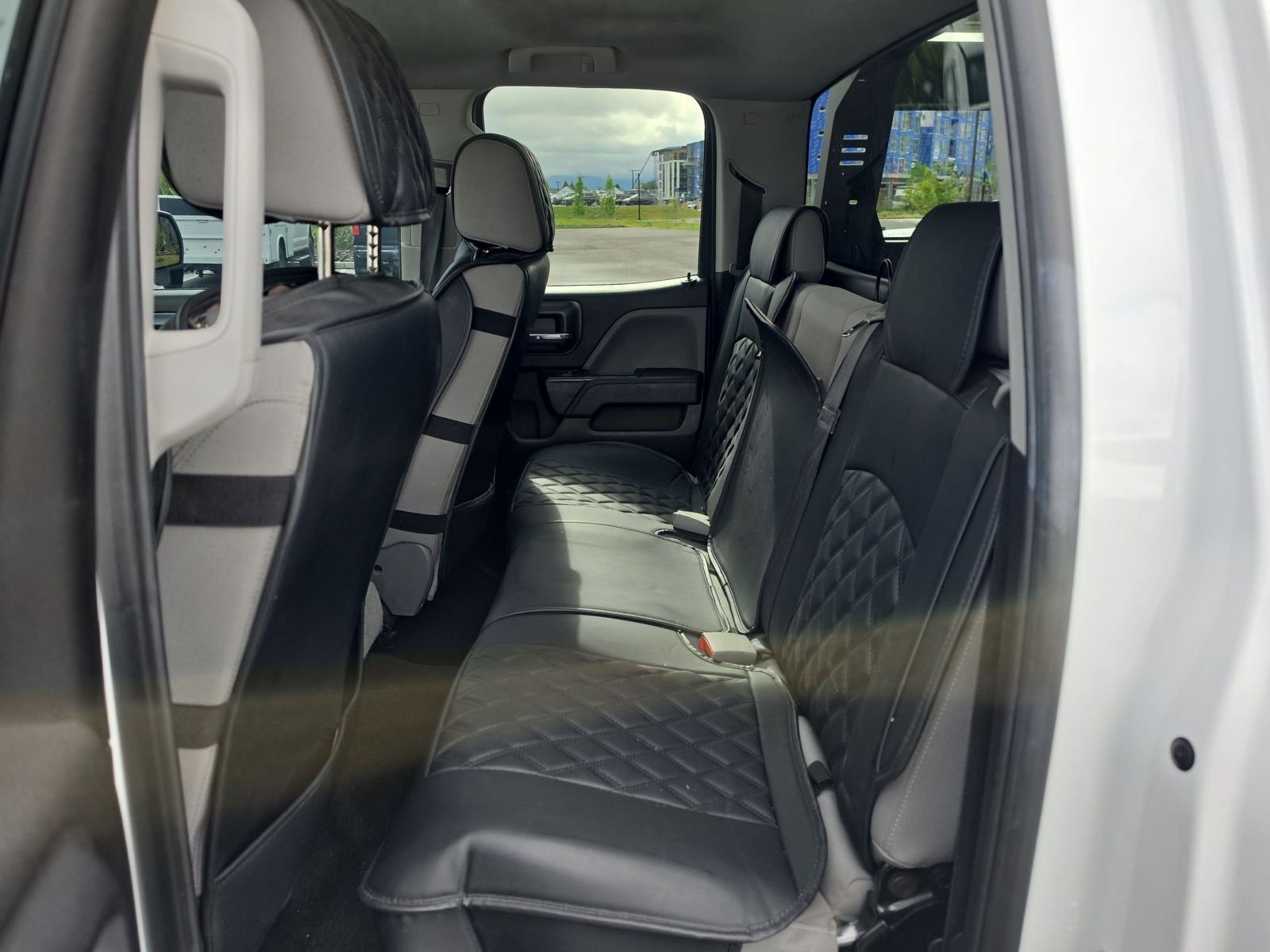 Used 2018 Summit White GMC Base image 13
