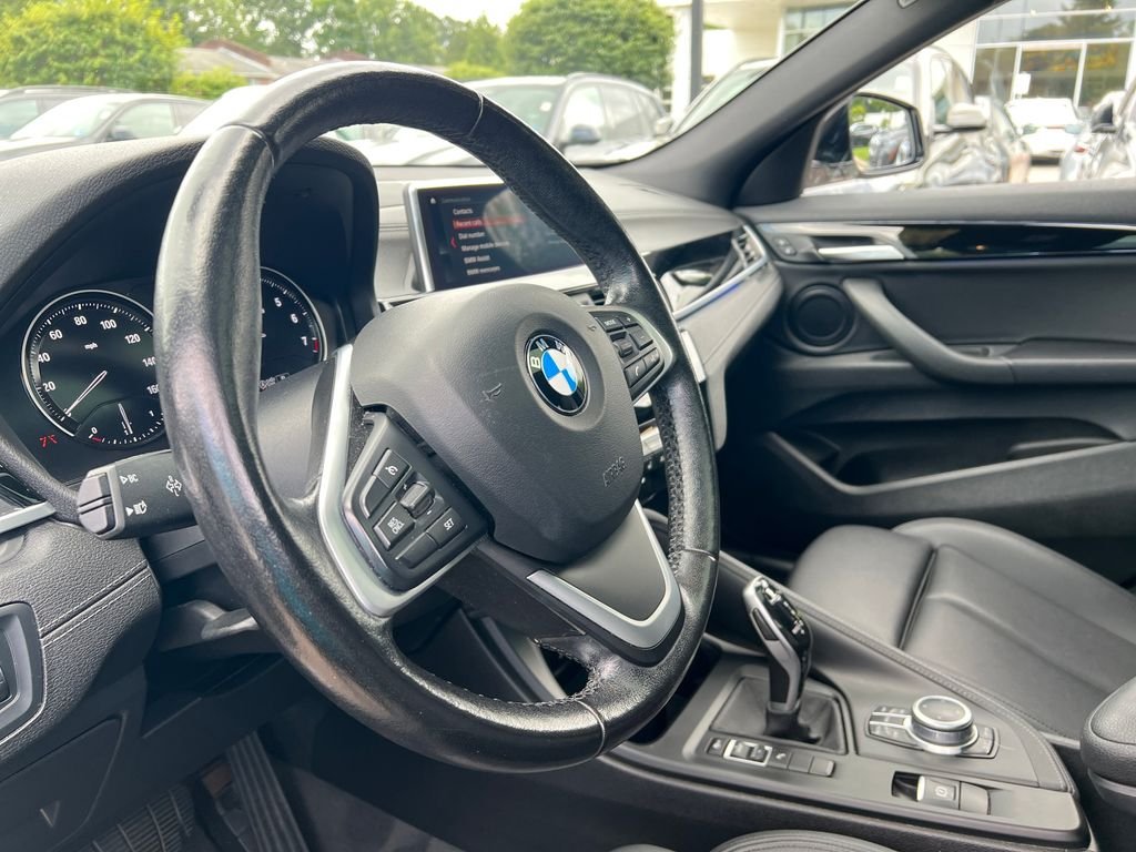 Used 2022 White BMW sDrive28i image 9